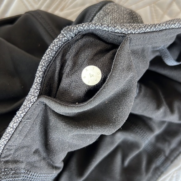 ❄️Lululemon Toasty Tech tights❄️ Great for winter! - Picture 4 of 5